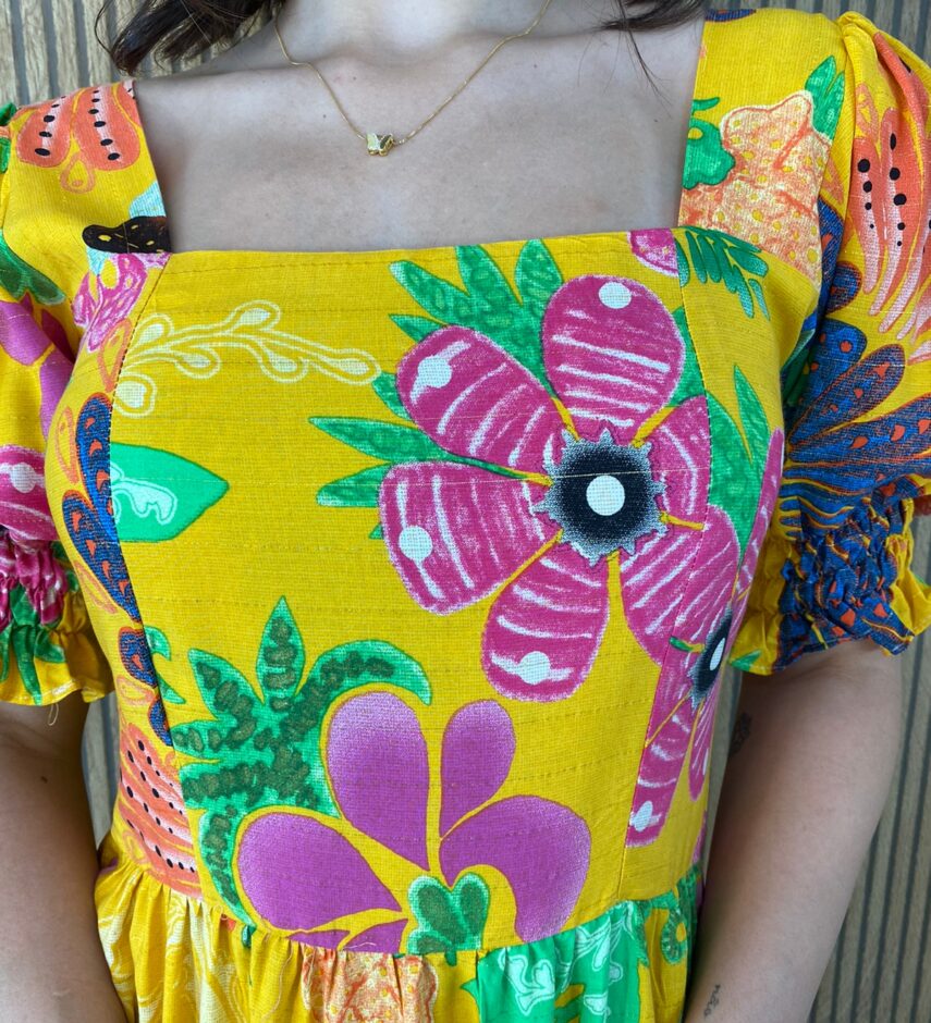 Vestido Longo sem Bojo Estampa Tropical Fundo Mostarda - Fernanda Ramos Store