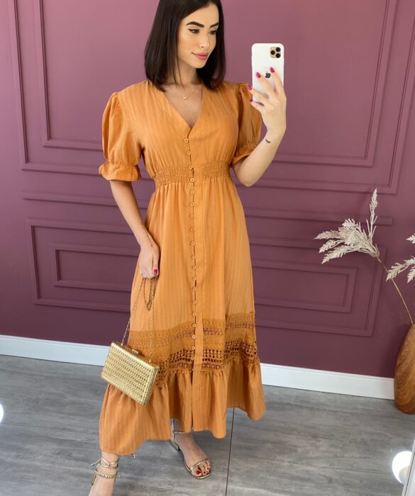 fernandaramosstore com br vestido midi com detalhe em guipir sem bojo com lastex e botoes caramelo 2