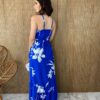 fernandaramosstore com br vestido midi transpassado azul estampa em branco 5