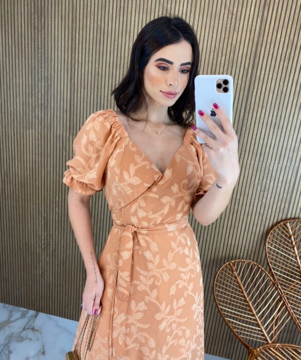 fernandaramosstore com br vestido midi transpassado nude com elastico na manga 2