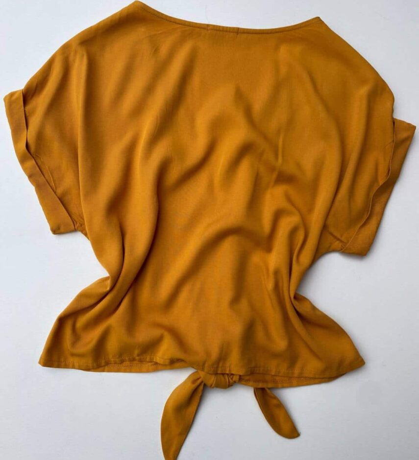 fernandaramosstore com br blusa manga curta com botoes e amarracao mostarda 2