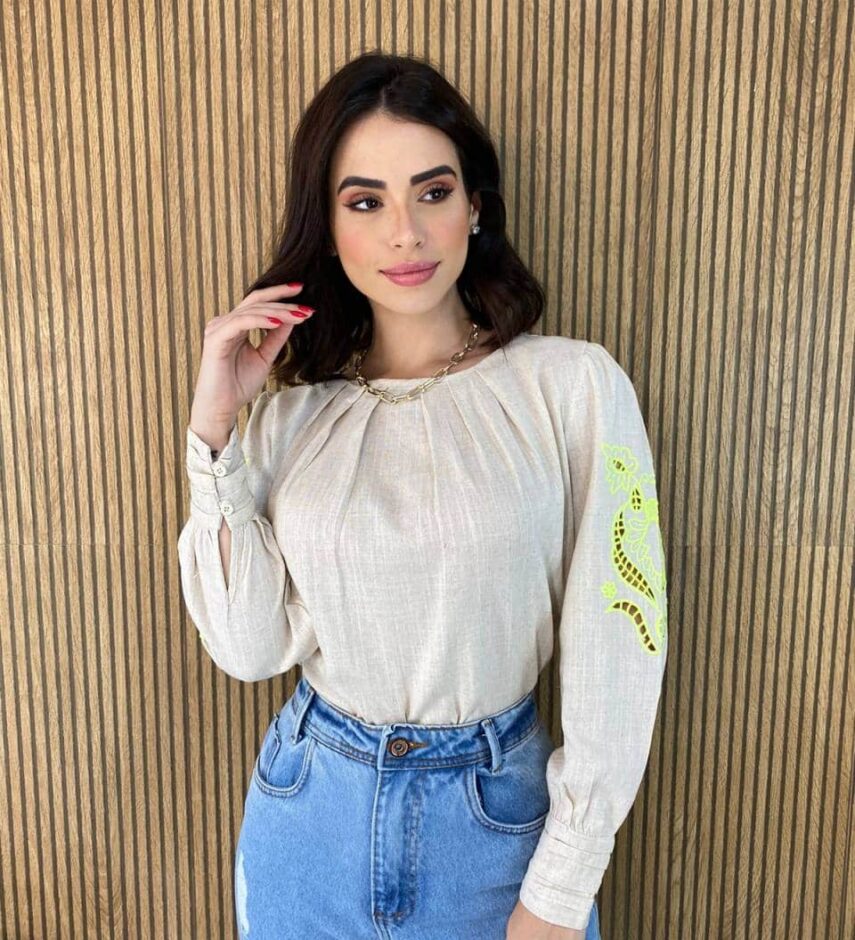 Blusa Manga Longa Feminina com Detalhe Vazado nas Mangas Bege - Fernanda Ramos Store