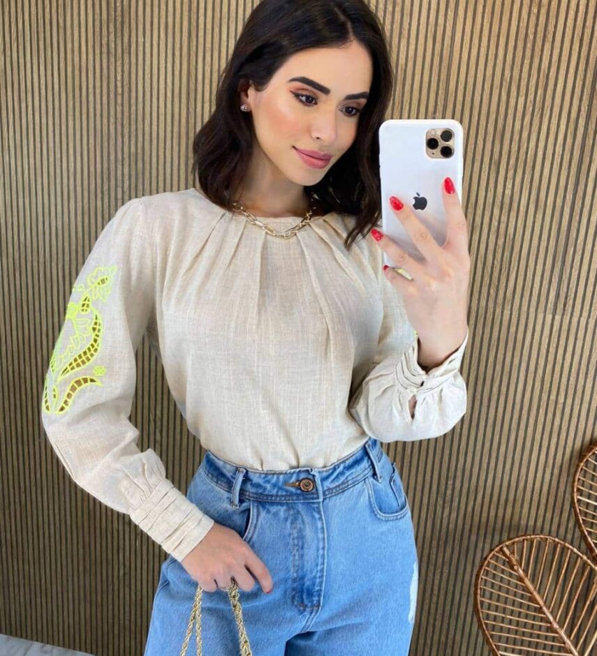 Blusa Manga Longa Feminina com Detalhe Vazado nas Mangas Bege - Fernanda Ramos Store