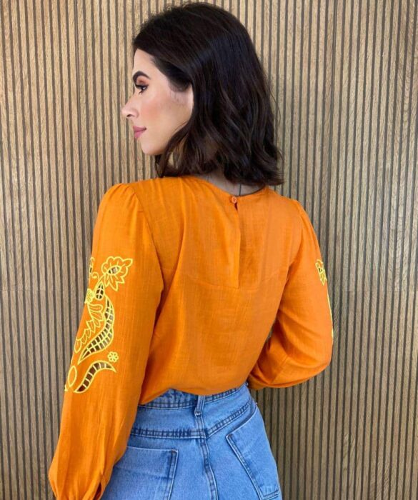 Blusa Manga Longa Feminina com Detalhe Vazado nas Mangas Laranja - Fernanda Ramos Store