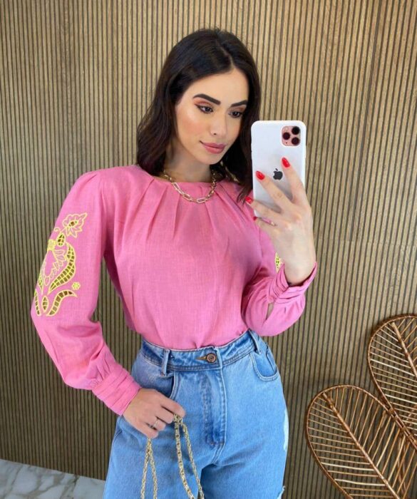 Blusa Manga Longa Feminina com Detalhe Vazado nas Mangas Rosa - Fernanda Ramos Store