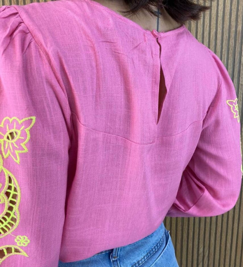 Blusa Manga Longa Feminina com Detalhe Vazado nas Mangas Rosa - Fernanda Ramos Store