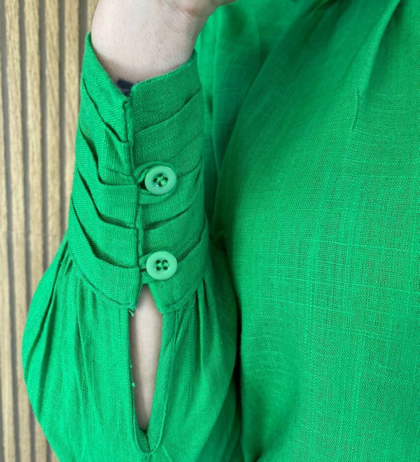 Blusa Manga Longa Feminina com Detalhe Vazado nas Mangas Verde - Fernanda Ramos Store