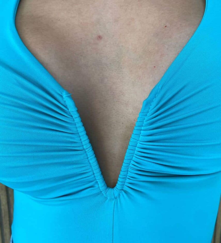 Body com Bojo com Decote V Azul Piscina - Fernanda Ramos Store