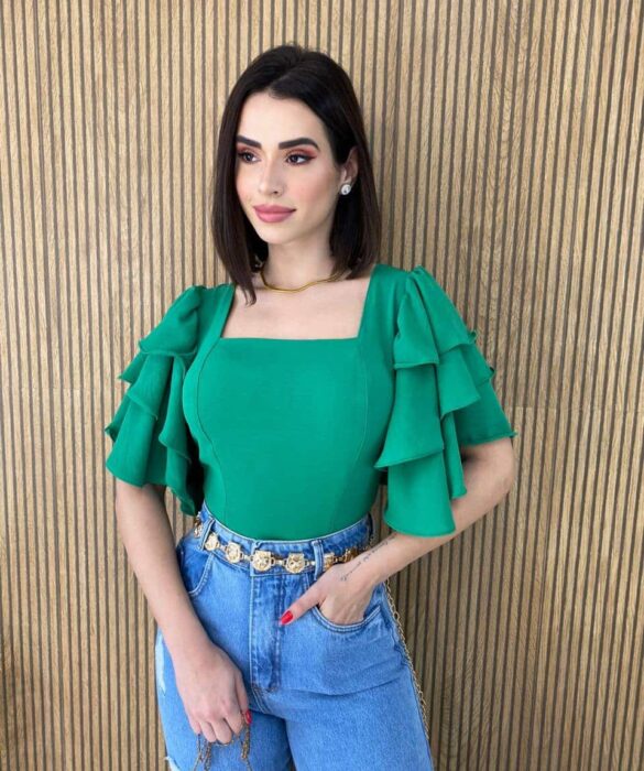 Cropped Feminino com Bojo Babados nas Mangas Verde Fernanda Ramos Store