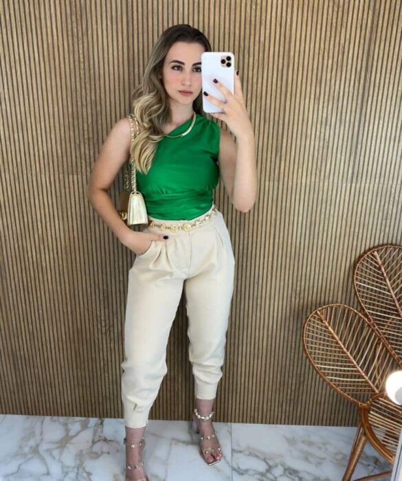 Cropped Feminino com Bojo Nula Manga com Detalhe Verde Fernanda Ramos Store