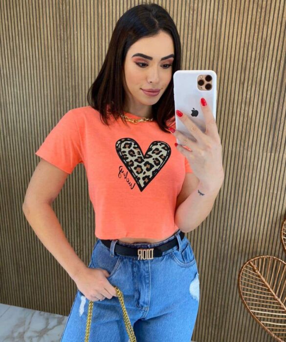 Cropped Feminino Coração Manga Curta Coral Fernanda Ramos Store