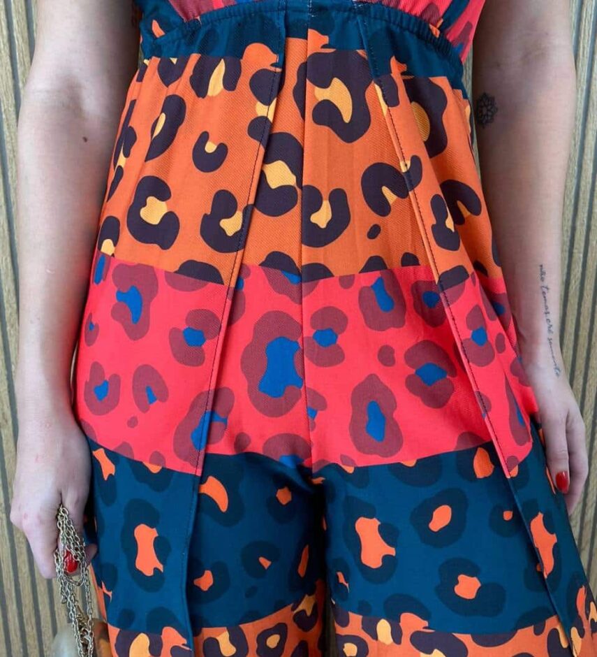 Macacão Feminino com Bojo e Amarração Animal Print - Fernanda Ramos Store