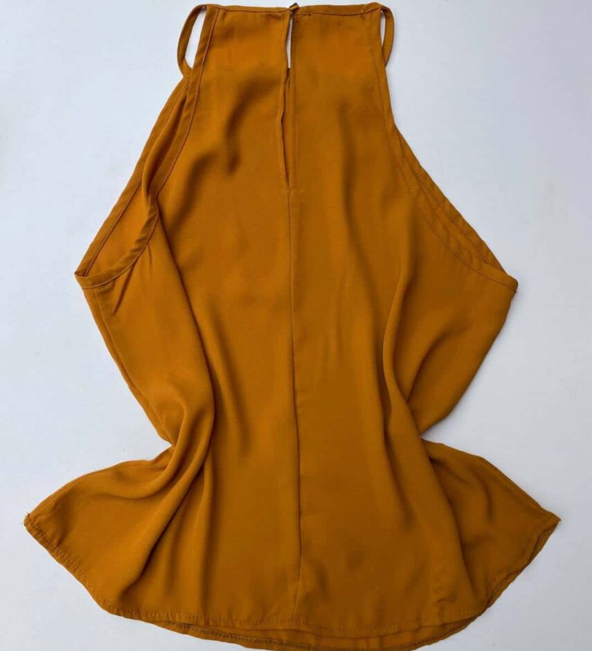fernandaramosstore com br regata feminina com botao atras mostarda 1