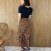 fernandaramosstore com br saia midi transpassada com amarracao animal print escuro copia 3