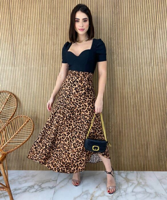 Saia Midi Transpassada com Amarração Animal Print Fernanda Ramos Store