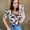 T-shirt Manga Bufante Animal Print Fundo Off White Fernanda Ramos Store