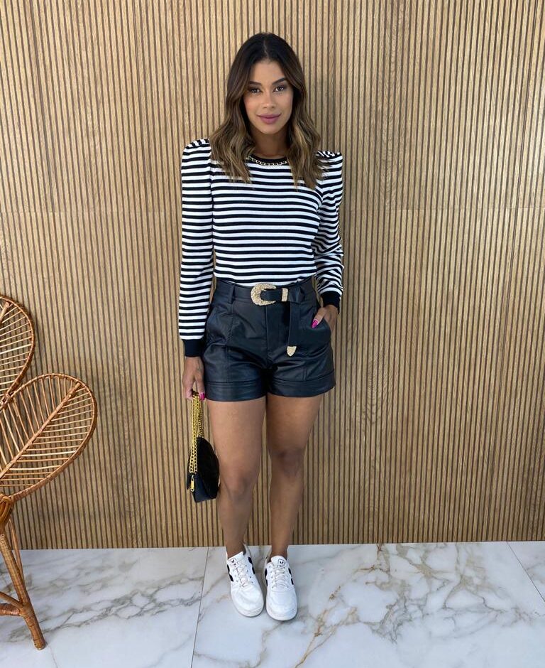 Blusa Manga Longa Modal com Detalhe Listrada Preta - Fernanda Ramos Store