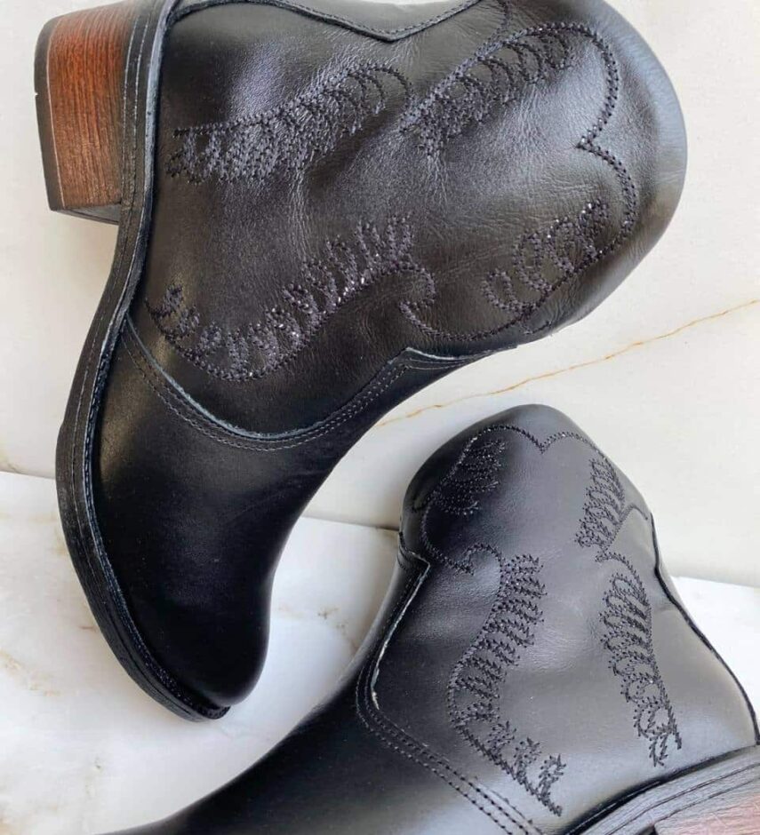fernandaramosstore com br bota feminina couro cano curto preta 1