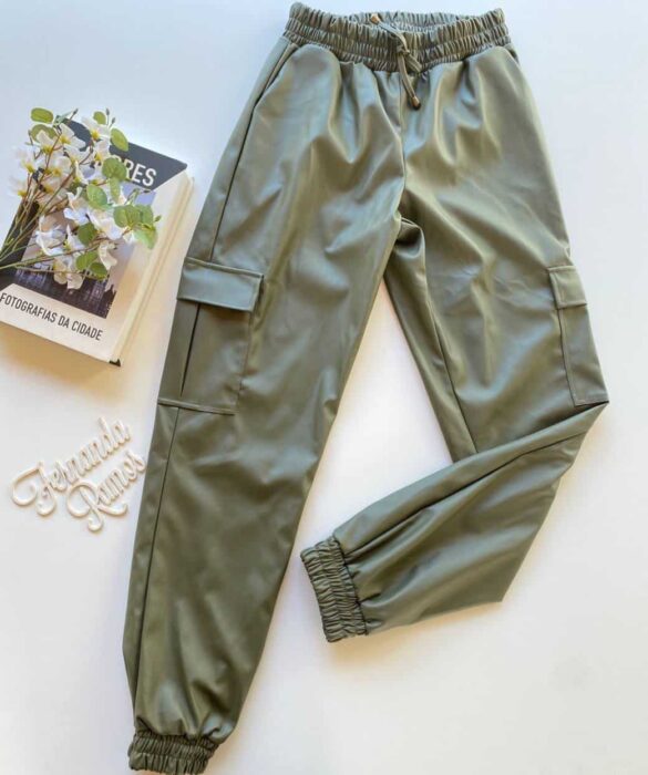 Calça Jogger Feminina Couro Eco Verde Militar Fernanda Ramos Store