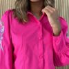 fernandaramosstore com br camisa cropped feminino manga longa bordada pink 2