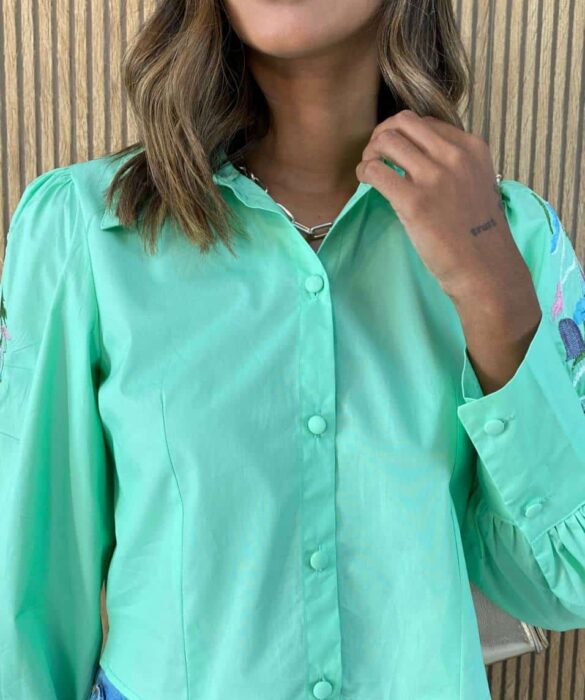 fernandaramosstore com br camisa cropped feminino manga longa bordada verde agua 3