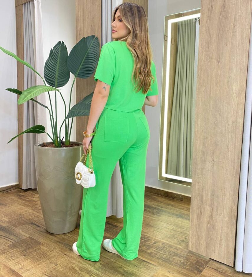 Conjunto Feminino Moletinho Calça e Cropped Verde - Fernanda Ramos Store