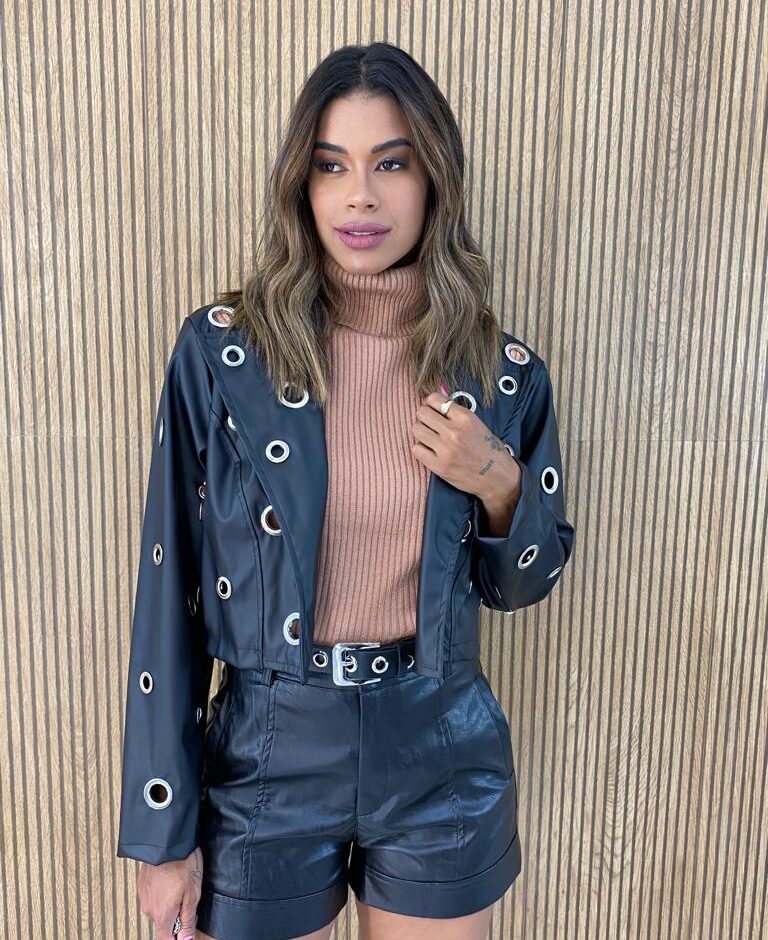 fernandaramosstore com br jaqueta feminina couro eco com detalhes preta 7
