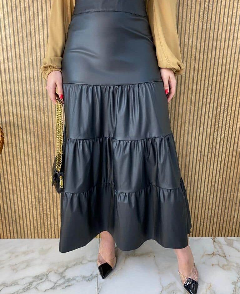 Saia Midi Couro Eco com Zíper Preta - Fernanda Ramos Store