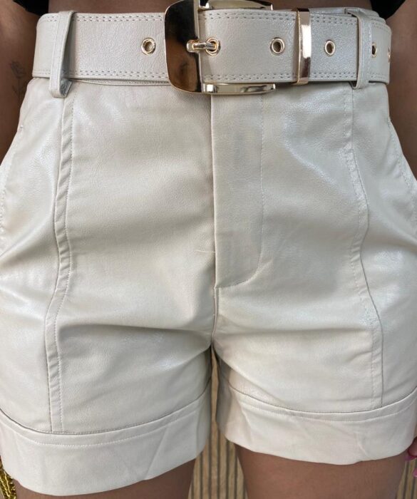 Short Feminino Couro Eco com Cinto Mari Off White - Fernanda Ramos Store