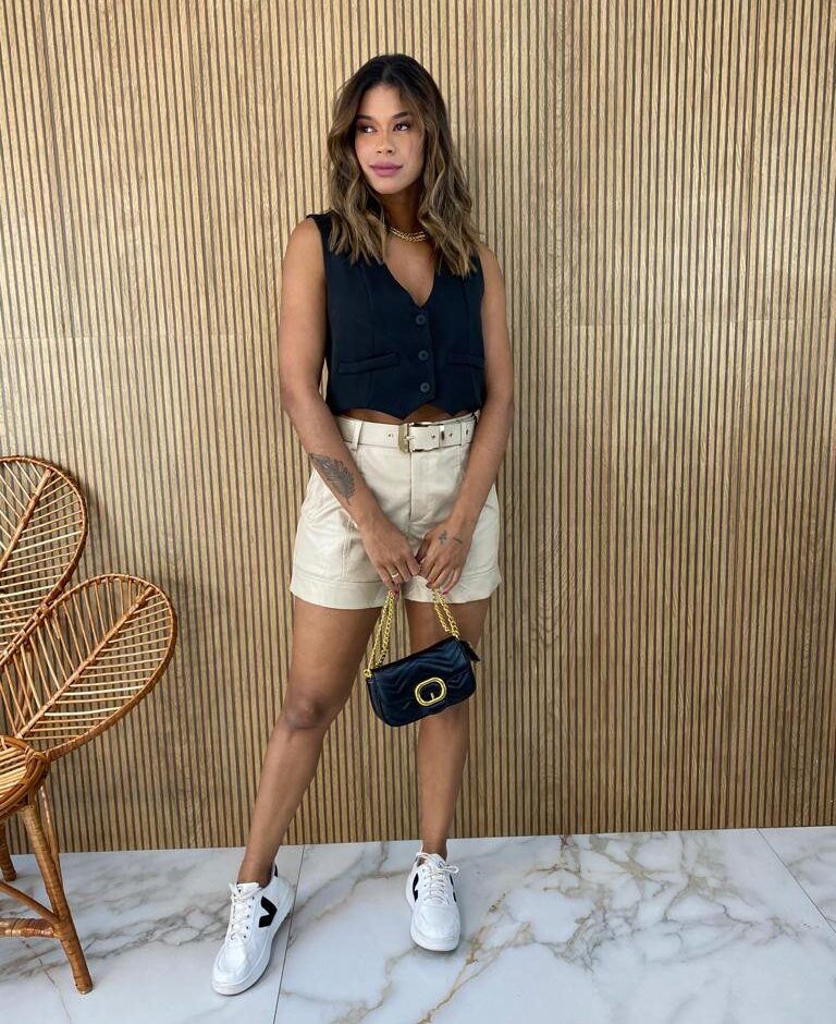 Short Feminino Couro Eco com Cinto Mari Off White - Fernanda Ramos Store