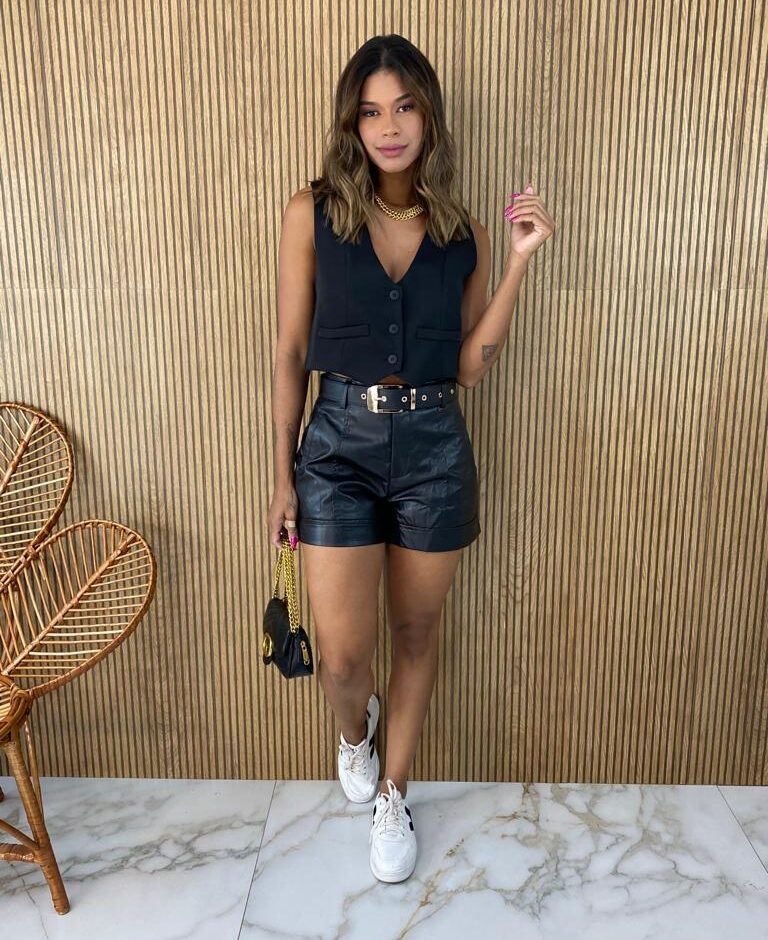 Short Feminino Couro Eco com Cinto Mari Preto Fernanda Ramos Store