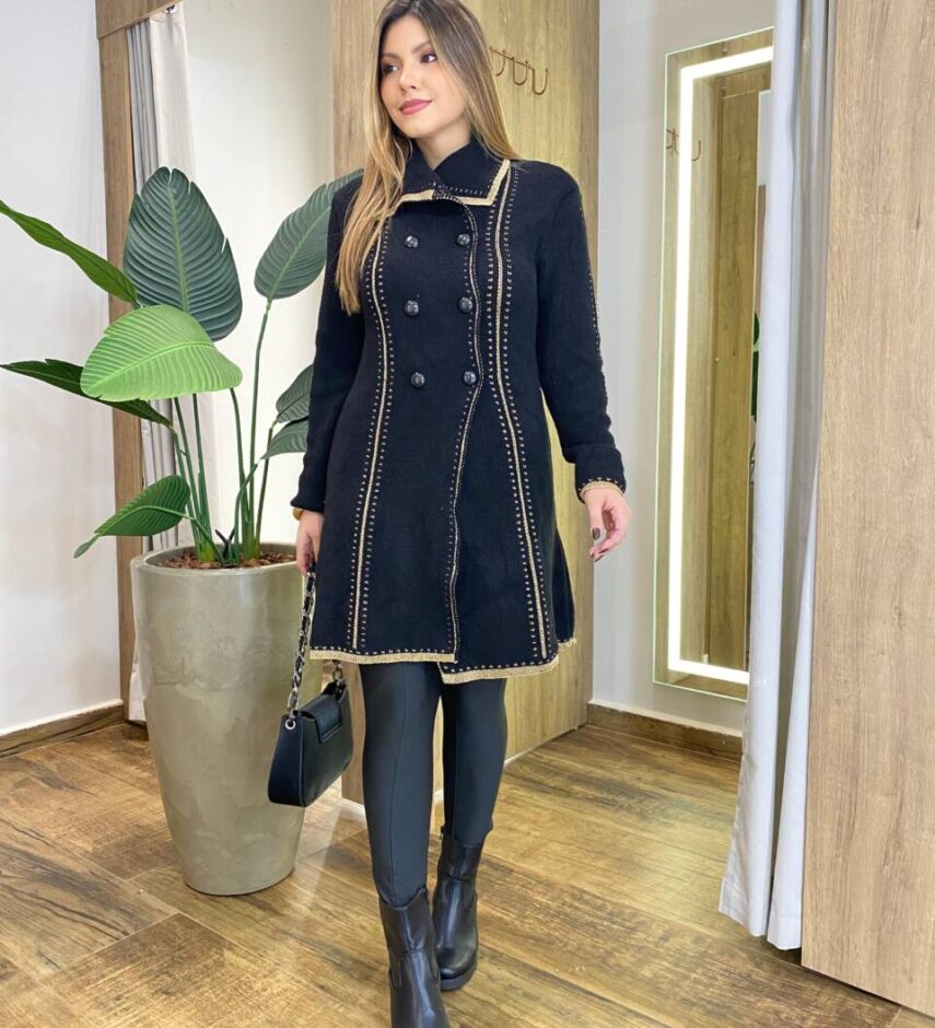 Sobretudo Feminino Tricot Preto Detalhes Dourado - Fernanda Ramos Store