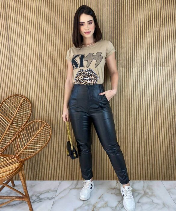 T-shirt Manga Curta Kiss Animal Print Bege Fernanda Ramos Store