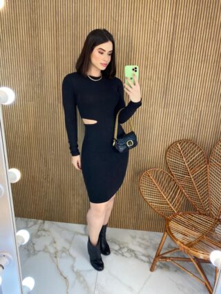 fernandaramosstore com br vestido curto manga longa com abertura modal preto 2