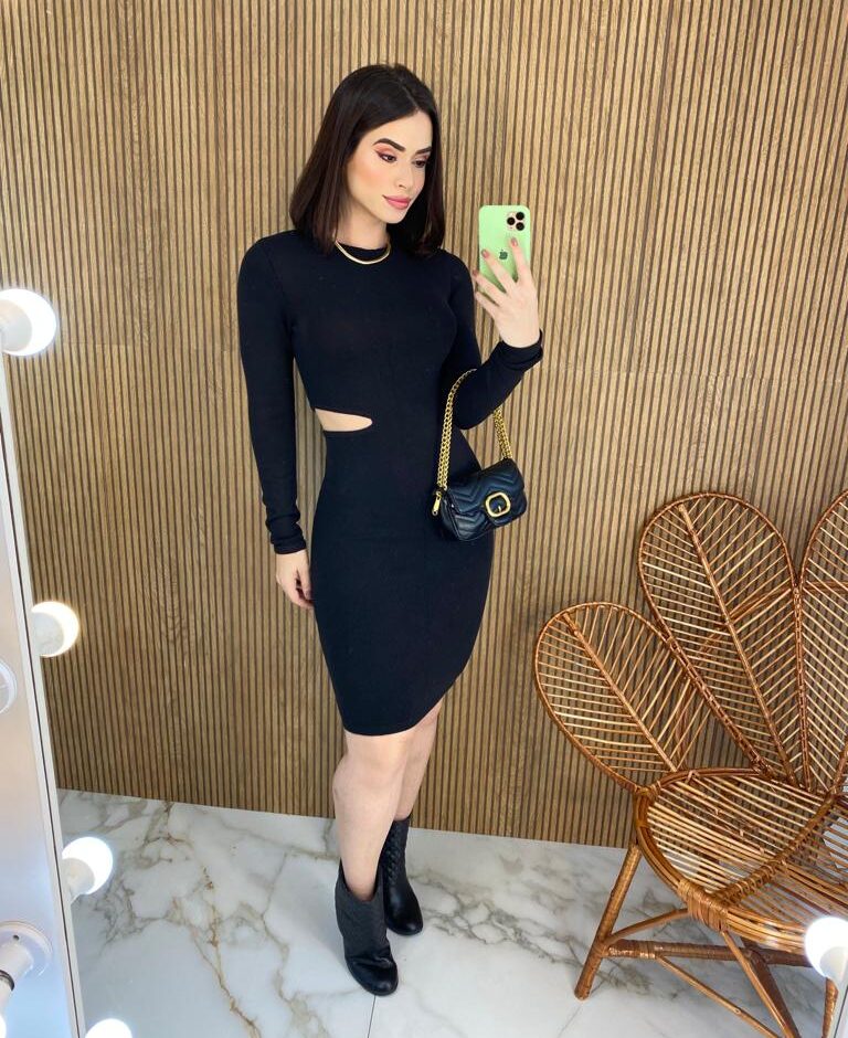 fernandaramosstore com br vestido curto manga longa com abertura modal preto 2