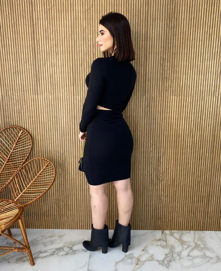 fernandaramosstore com br vestido curto manga longa com abertura modal preto 5