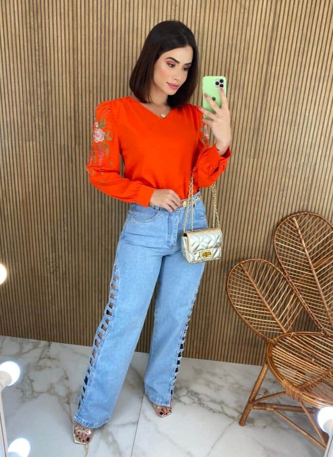 Blusa Manga Longa Detalhe Bordado nas Mangas Coral - Fernanda Ramos Store