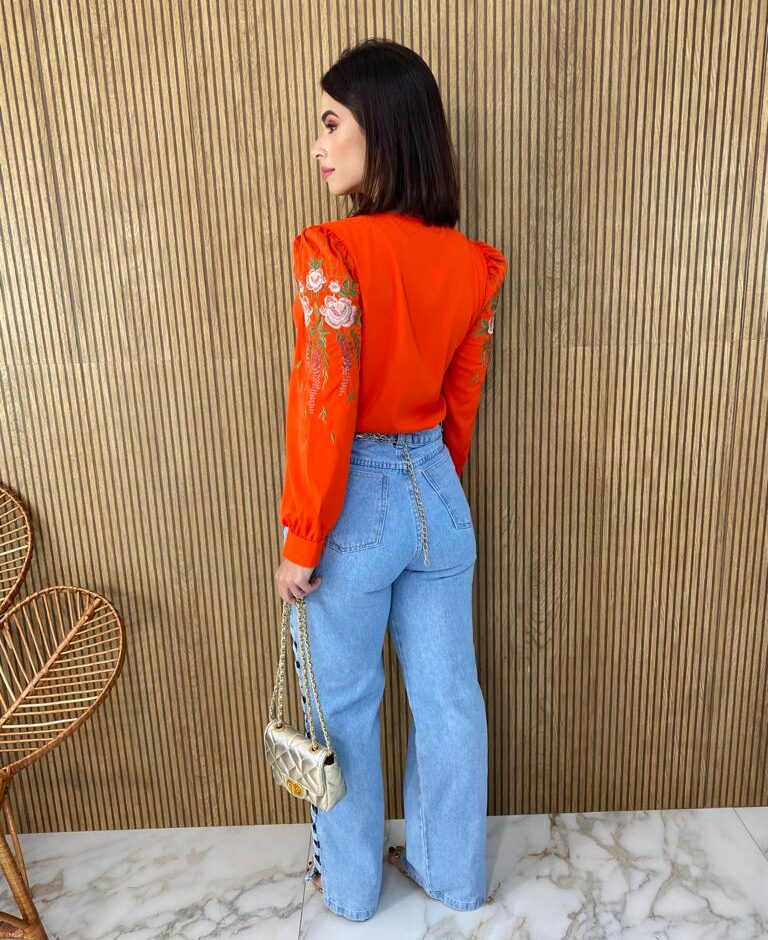 Blusa Manga Longa Detalhe Bordado nas Mangas Coral - Fernanda Ramos Store
