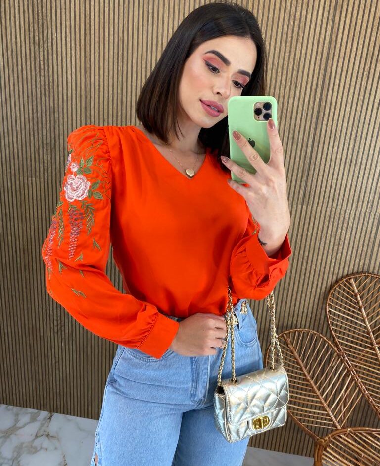 Blusa Manga Longa Detalhe Bordado nas Mangas Coral - Fernanda Ramos Store