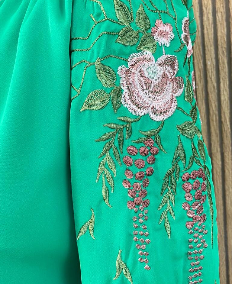 Blusa Manga Longa Detalhe Bordado nas Mangas Verde - Fernanda Ramos Store