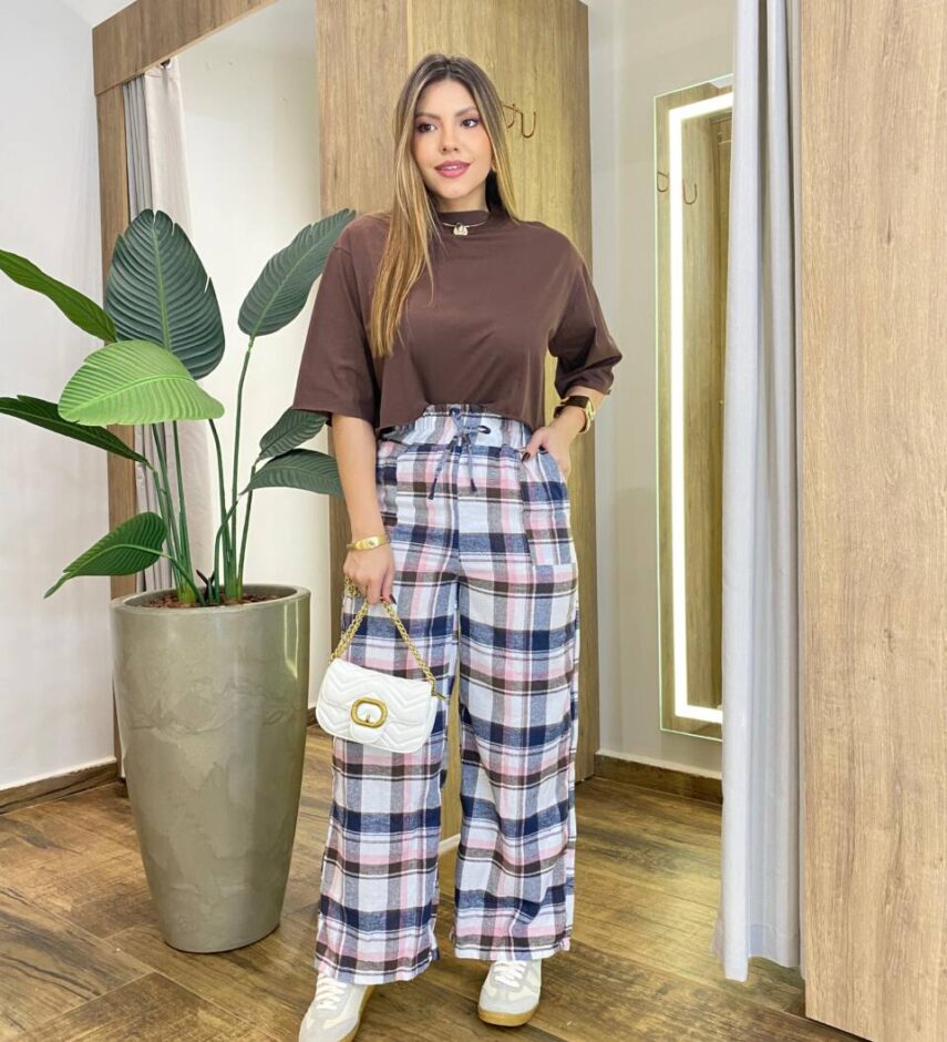 Calça Feminina com Bolsos Estela Xadrez Azul e Rosa - Fernanda Ramos Store