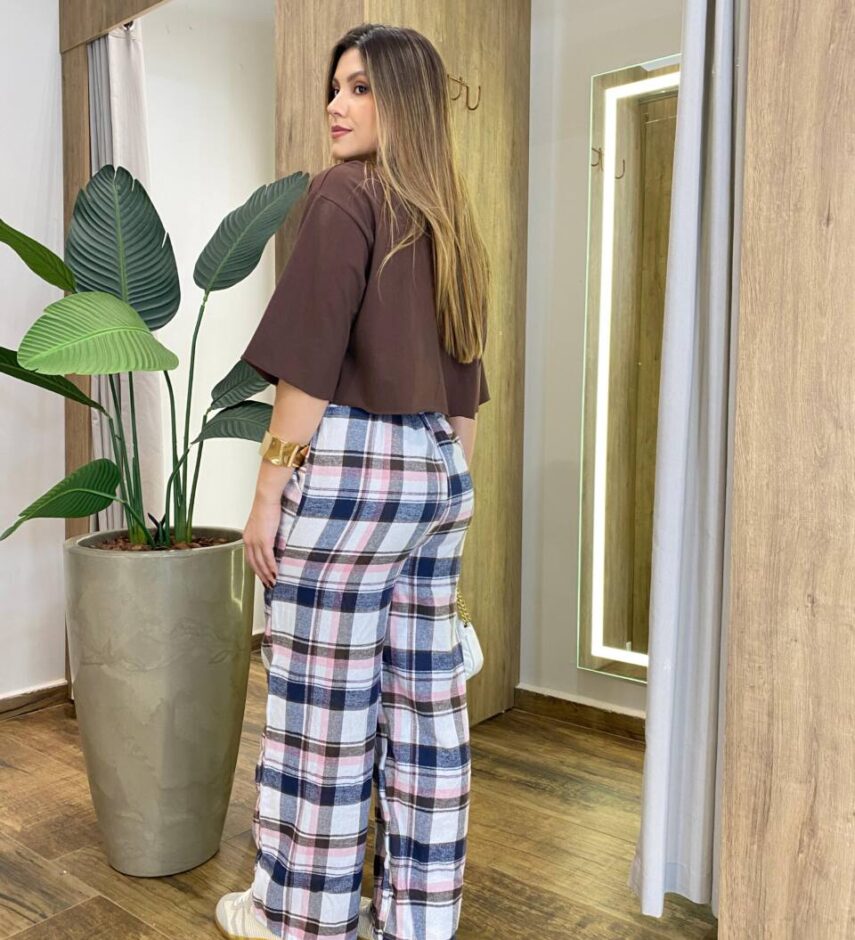 Calça Feminina com Bolsos Estela Xadrez Azul e Rosa - Fernanda Ramos Store