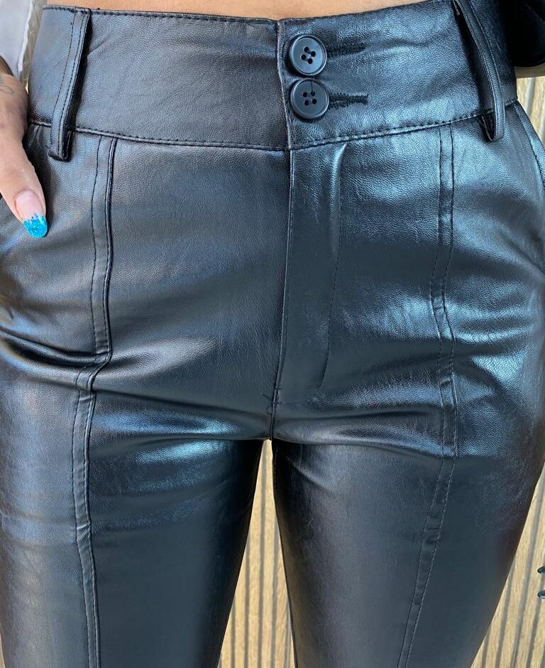 Calça Feminina Couro Eco Skinny com Botões Preta - Fernanda Ramos Store