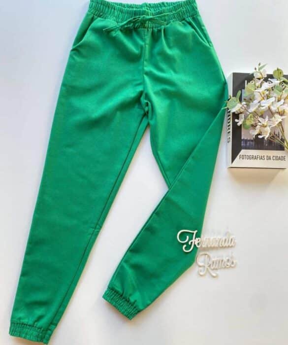 Calça Jogger Feminina Viscolinho Verde Bandeira Fernanda Ramos Store