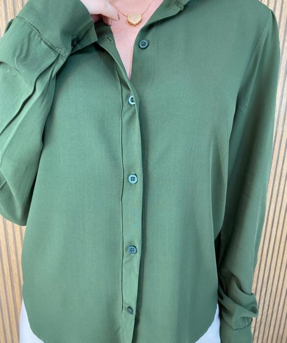 Camisa Feminina Manga Longa Viscolinho Jade Verde Militar - Fernanda Ramos Store