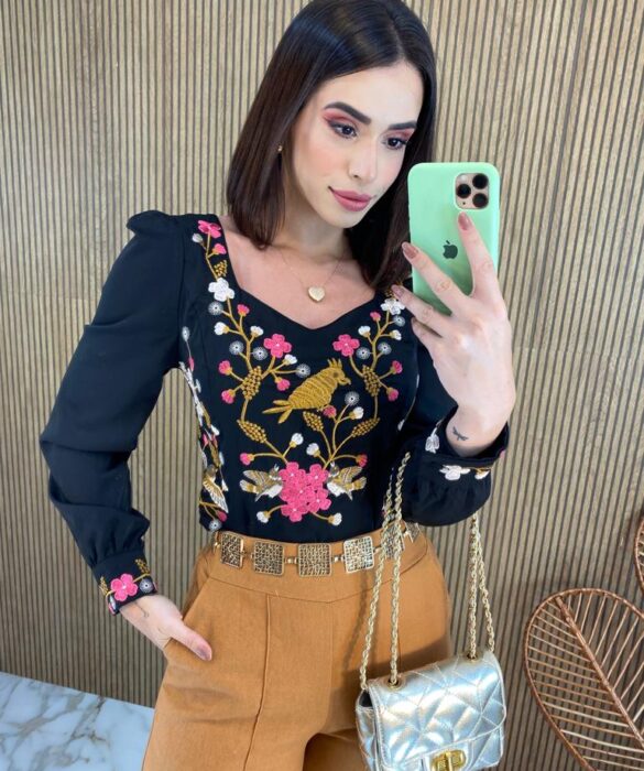 Cropped Feminino Manga Longa Bordado Preto - Fernanda Ramos Store