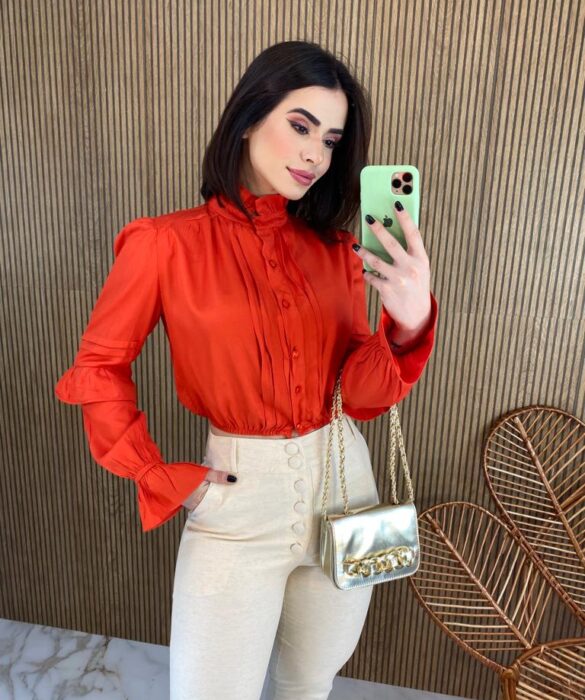 Cropped Feminino Manga Longa com Botões Liz Coral Fernanda Ramos Store