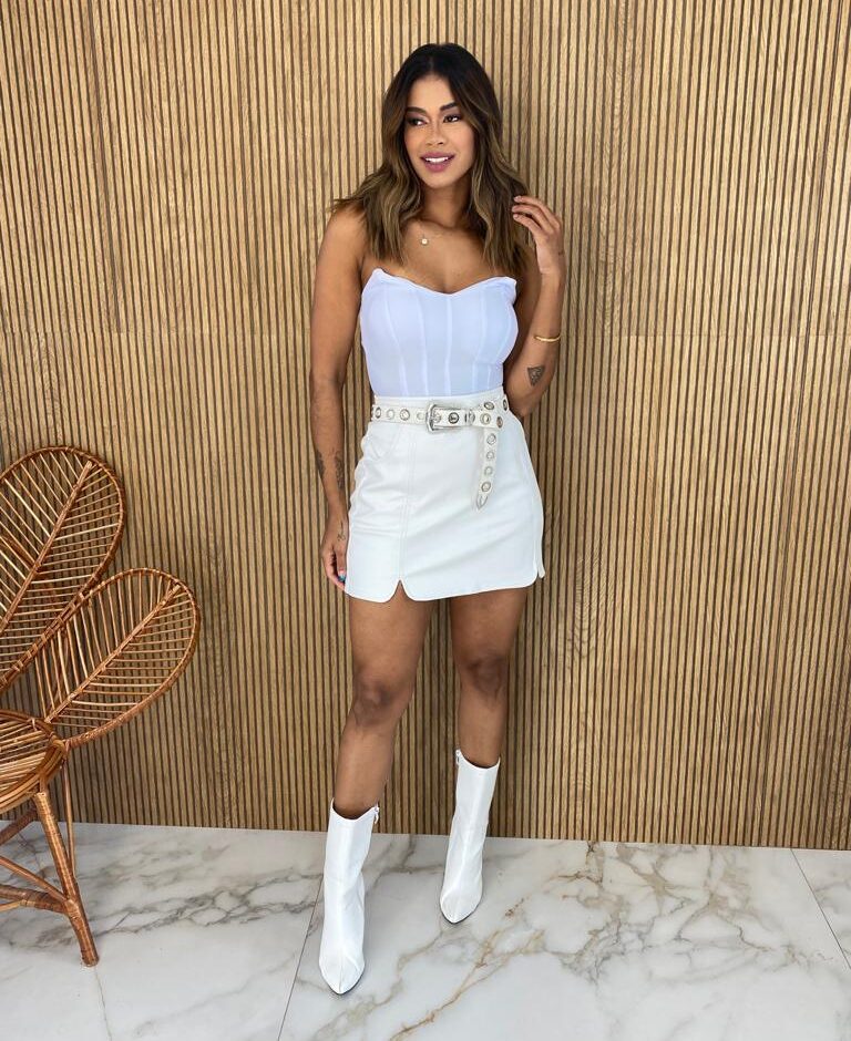 Saia Curta Couro Eco com Bolsos Clara Branca - Fernanda Ramos Store