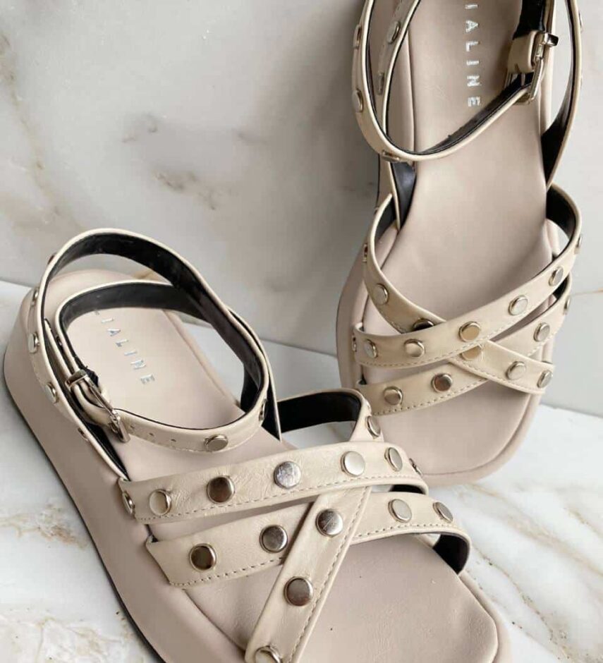 Sandália Papete Lialine Feminina com Aplicações Off White - Fernanda Ramos Store