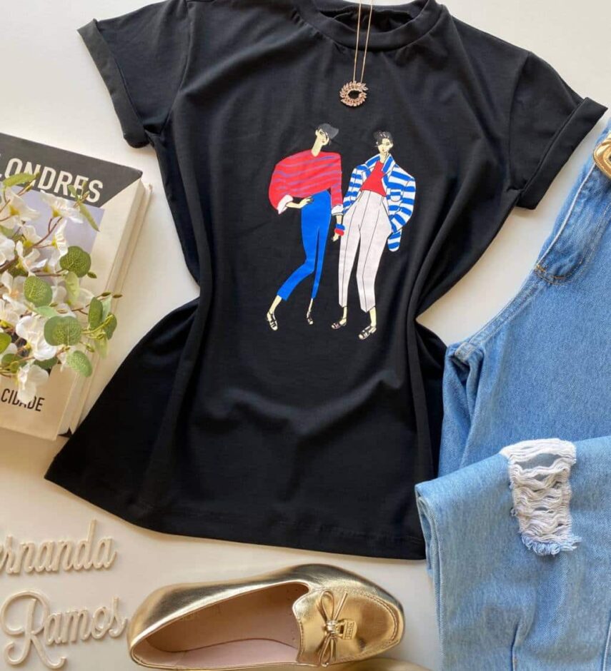T-shirt Manga Curta com Estampa Preta - Fernanda Ramos Store